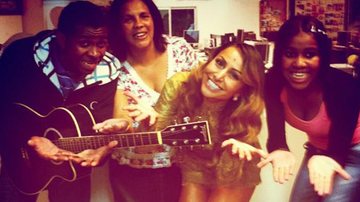 Sabrina Sato com a família 'Para Nossa Alegria':  Jefferson, Mara eSuellen da Silva Barbosa - Reprodução/Twitter