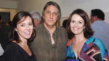 No Rio, Maria Cristina Magalhães Pinto, Waltercio Caldas e Stella Silva Ramos conferem a abertura de mostra de Roberto Magalhães.