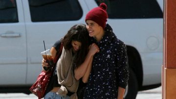 Selena Gomez e Justin Bieber juntos em Glendale, na Califórnia - The Grosby Group