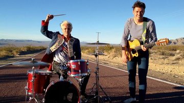 A dupla grava o videoclipe da música On My Way, título de seu novo álbum, no deserto da Califórnia. - Rafael Erdei