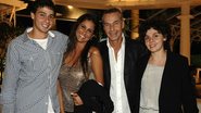 Ignácio Coqueiro com a namorada, Márcia Cauduro, e os filhos dele, Raphael e Juliana - Ivan Faria