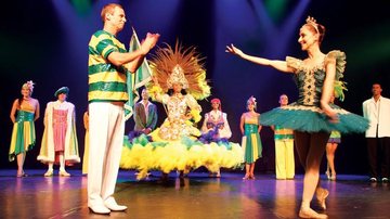 Aplausos de Carlinhos e reverência de Ana na estreia em verde e amarelo de Isto é Brasil, no Rio. - Marcos Faber