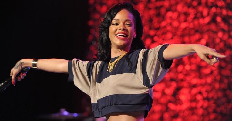 Rihanna canta em evento beneficente - Getty Images