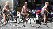 Naomi Watts anda de bicicleta por Nova York, nos Estados Unidos - Reprodução/Grosby Group