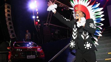 Carlinhos Brown: cacique agita no show de lançamento da Ford - Uran Rodrigues