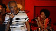 Gilberto Gil canta ao lado da filha Nara Gil e do cantor Pedro Morais - Priscila Jatobá/Divulgação