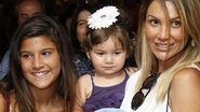 Flávia Alessandra com as filhas Giulia e Olívia - AgNews
