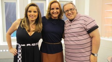 Adriana de Castro e Leão Lobo (nas pontas) entrevistam a escritora Suely Buriasco para o seu programa na CNT, nos estúdios, em SP.