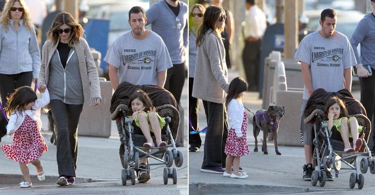 Adam Sandler passeia com a família por Brentwood, na Califórnia - Reprodução/Grosby Group