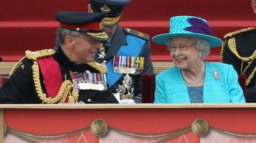 Rainha Elizabeth II assiste à parada em comemoração a seu Jubileu de Diamante - Getty Images