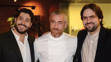 No restaurante de Benny Goldenberg, o chef Alex Atala assina menu de jantar da ONG Banco de Alimentos organizado por Felipe Burattini, em SP.