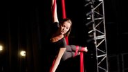Nathalia Dill, a Débora em 'Avenida Brasil', praticou acrobacias na corda de tecido e ganhou um corpo mais definido - Divulgação/TV Globo