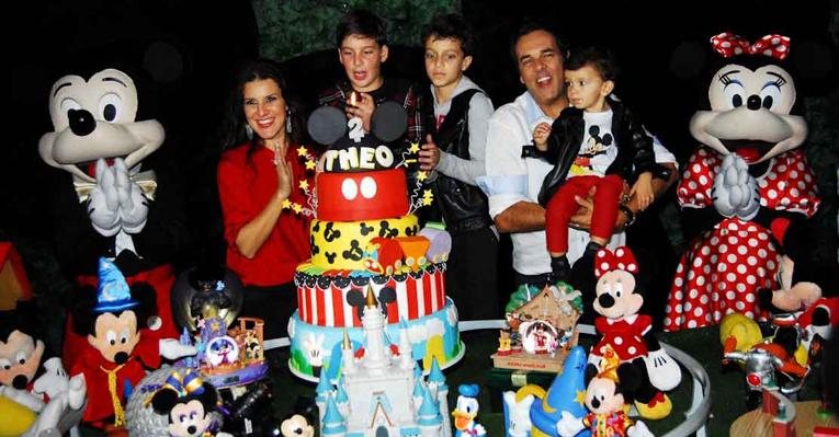 Marco Camargo faz festa da Disney para o filho Theo - Celso Akin / AgNews
