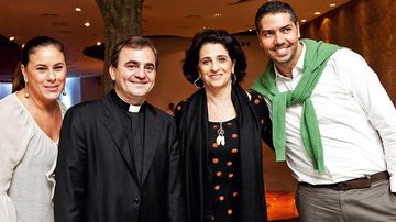 Idamara Sardinha, padre Michelino Roberto,Vera Simão e Marcelo Bacchin se encontram em evento para profissionais do mercado de casamentos, em São Paulo.