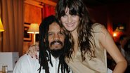 Isabeli Fontana acompanha Rohan Marley na estreia de 'Marley The Definitive Story', documentário sobre a vida e obra de Bob Marley - Grosby Group