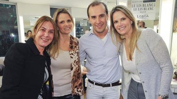 Marcos Proença recebe Cris Armentano, Titian Bilton e Carola Porto para tarde de beauté entre vips, em SP.