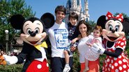 O meia do Real Madrid leva o clã à ensolarada Flórida e curte dias de encantamento com Mickey e Minnie no Magic Kingdom, um dos quatro parques da Disney. - Ali Nasser