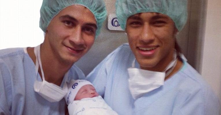 Neymar apresenta Maria Victória, filha de Ganso - Reprodução / Instagram