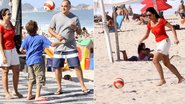 Em família, Patrícia Poeta aproveita praia e joga futebol de areia - J. Humberto / AgNews