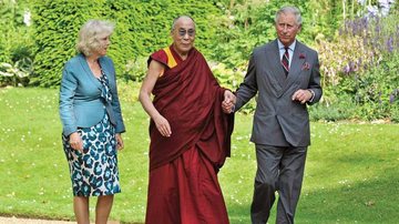 Camilla, príncipe Charles e Dalai Lama - Gareth Catter Mole/Reuters