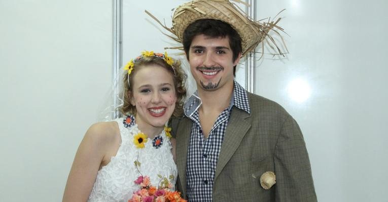 Marcella Rica e Igor Cosso se casam em arraiá no Rio - Roberto Filho / AgNews