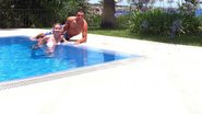 Tenista espanhol Rafael Nadal pega piscina com irmã - Reprodução/Facebook