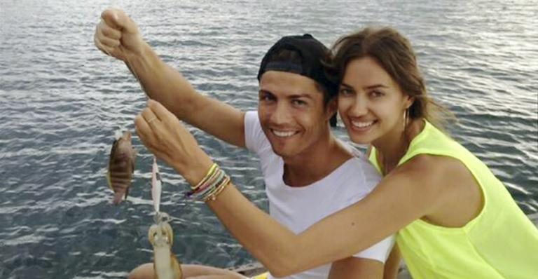 De férias, Cristiano Ronaldo e Irina pescam na Tailândia - Reprodução/Twitter