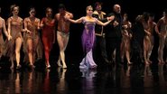 Christiane Torloni com o elenco de bailarinos do espetáculo 'Teu Corpo é Meu Texto' - Orlando Oliveira/AgNews
