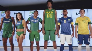Atletas desfilam novos uniformes - Reuters/Sergio Moraes