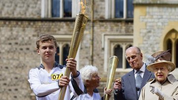 Respeito à tocha Olímpica - Ben Stansall/Reuters