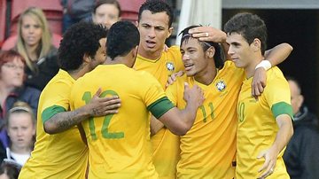 Neymar comemora gol contra a Grã-Bretanha - Reuters