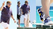 Com camisa e tênis estampados, Elton John passeia pelo litoral da França - Grosby Group