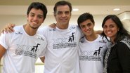 Os irmãos Rodrigo e Felipe Simas com os pais Beto e Ana - Graça Paes / Photo Rio News