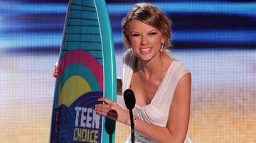 Taylor Swift leva seis estatuetas no Teen Choice Awards 2012 - Getty Images