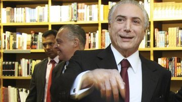 Em livraria na capital paulista, o vice-presidente da República, Michel Temer, prestigia o lançamento do livro Era Uma Vez Mil Vezes... – O Brasil de Todos os Vícios. - -