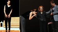 Denise Fraga reverencia Cleyde Yáconis após apresentação da peça 'Elas Não Gostam de Apanhar', em SP - Francisco Cepeda / AgNews