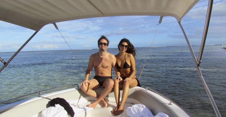 Flávia e Alexandre em passeio de barco pelas Ilhas Maurício. - -