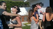 Katy Perry e John Mayer aproveitam festa de piscina em L.A. - Grosby Group