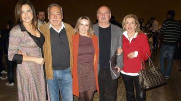 Nadia Guimarães, Luís Pato, Angelica Duarte e Ciro Lilla e sua Carmen Lilla em reunião de produtores de vinho. - -