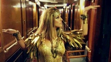 Britney Spears vira Cleópatra para divulgar perfume - Reprodução / Facebook