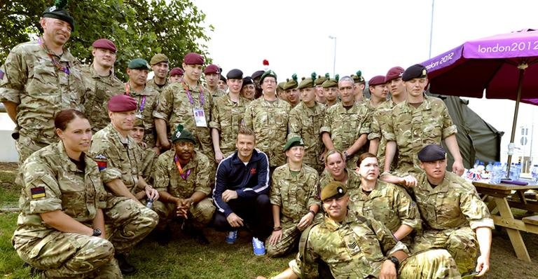 David Beckham visita exército britânico no complexo olímpico de Londres - Getty Images