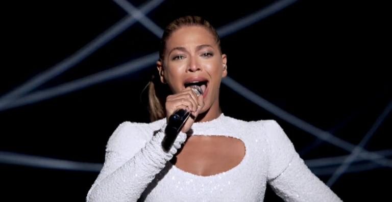 Beyoncé não esconde as lágrimas ao apresentar 'I Was Here' na sede da ONU - Reprodução / YouTube
