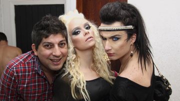 Lorena Simpson recebe André Bianchini e Serginho Barros no camarim antes de seu show, em São Paulo. - -