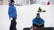 O casal se diverte com o snowboard - Cadu Pilotto