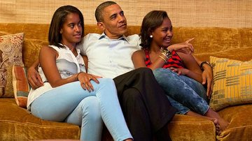 Barack Obama assiste ao lado das filhas Malia e Sasha ao discurso de sua esposa Michelle Obama - Reprodução/Flickr