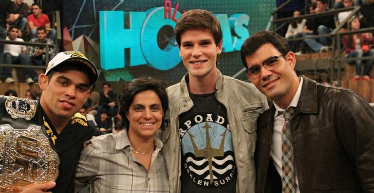 Renan Barão, Thammy Gretchen, Jonatas Faro e Juliano Cazarré participam do programa de Serginho - Dilvulgação/TV Globo