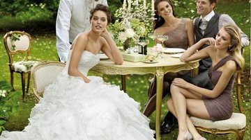 Emily DiDonato em campanha para grife de vestidos de noiva - Divulgação