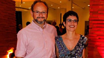 Ernesto Paglia com a esposa Sandra Annenberg curtem pré-estreia do documentário 'Tropicália' em São Paulo - Danilo Carvalho/ AgNews