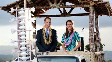 William e Kate desfilam em carro alegórico nas Ilhas Salomão - Getty Images