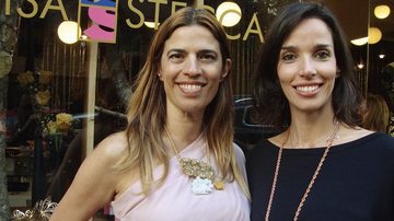 Elisa Stecca apresenta à Melissa Oliveira nova coleção de joias e porcelanas em sua loja, na capital paulista. - -